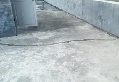 龙沙楼顶漏水维修公司分享下如何解决卫生间隐蔽部位漏水的问题?